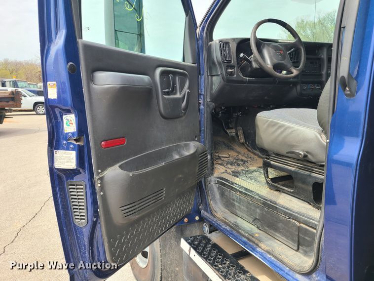 image for item DH5881 2006 GMC 6500  sewer jetter truck