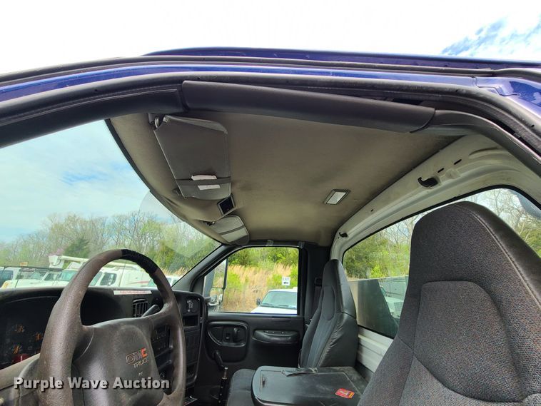 image for item DH5881 2006 GMC 6500  sewer jetter truck