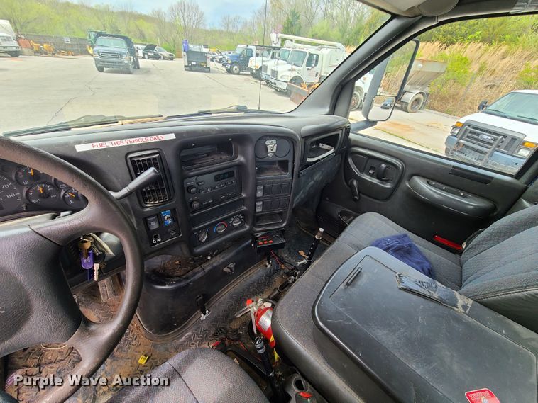 image for item DH5881 2006 GMC 6500  sewer jetter truck