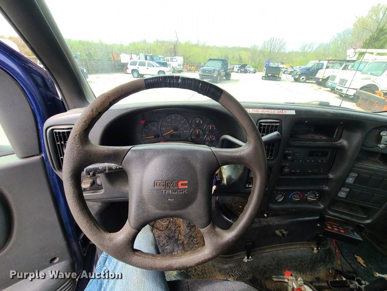 image for item DH5881 2006 GMC 6500  sewer jetter truck