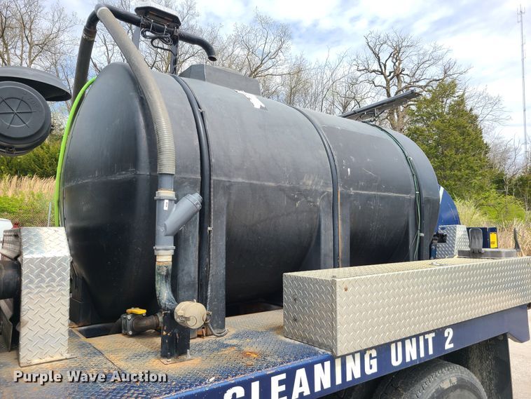 image for item DH5881 2006 GMC 6500  sewer jetter truck