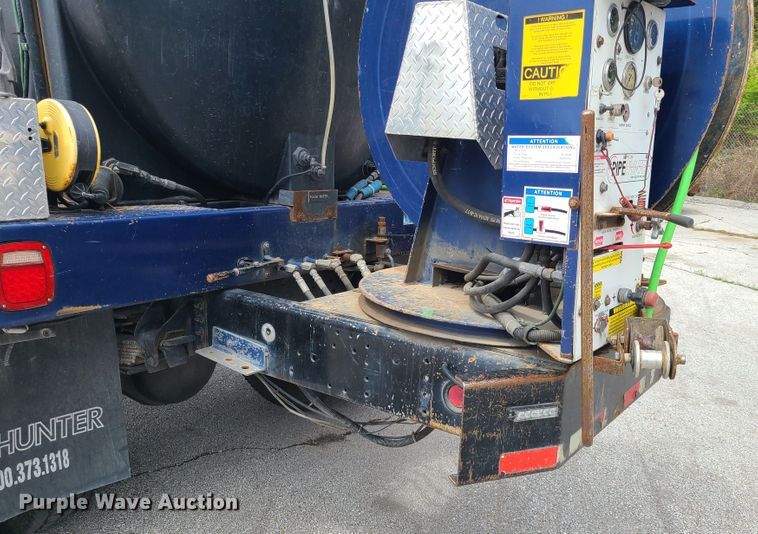 image for item DH5881 2006 GMC 6500  sewer jetter truck