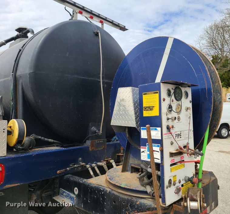 image for item DH5881 2006 GMC 6500  sewer jetter truck