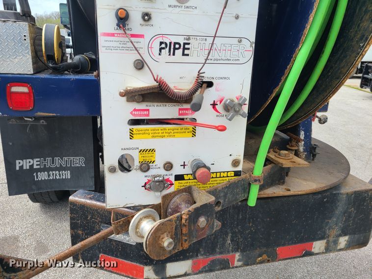 image for item DH5881 2006 GMC 6500  sewer jetter truck