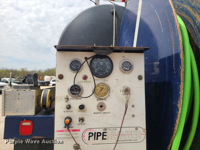 image for item DH5881 2006 GMC 6500  sewer jetter truck