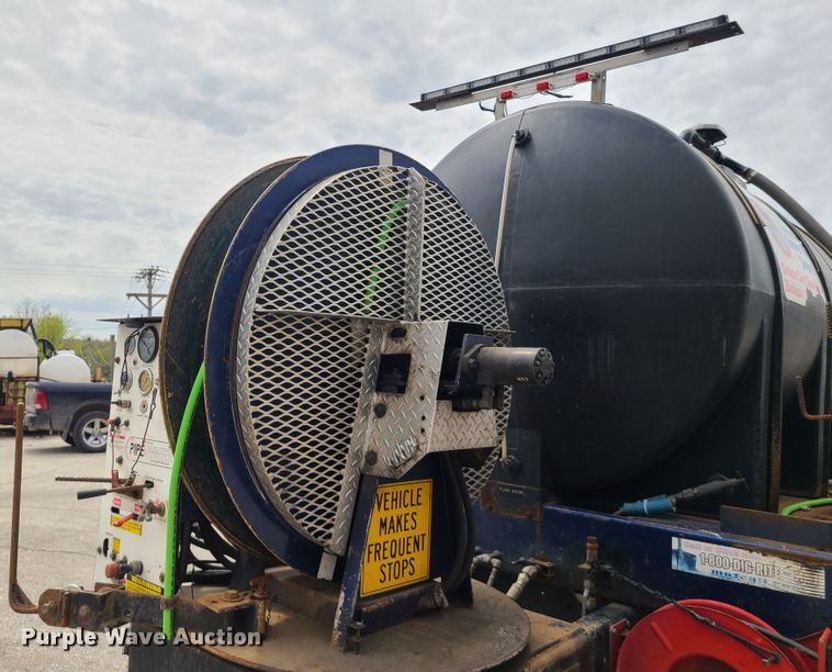 image for item DH5881 2006 GMC 6500  sewer jetter truck