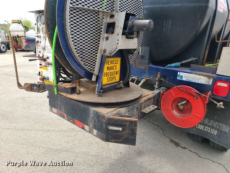 image for item DH5881 2006 GMC 6500  sewer jetter truck