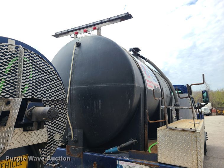 image for item DH5881 2006 GMC 6500  sewer jetter truck