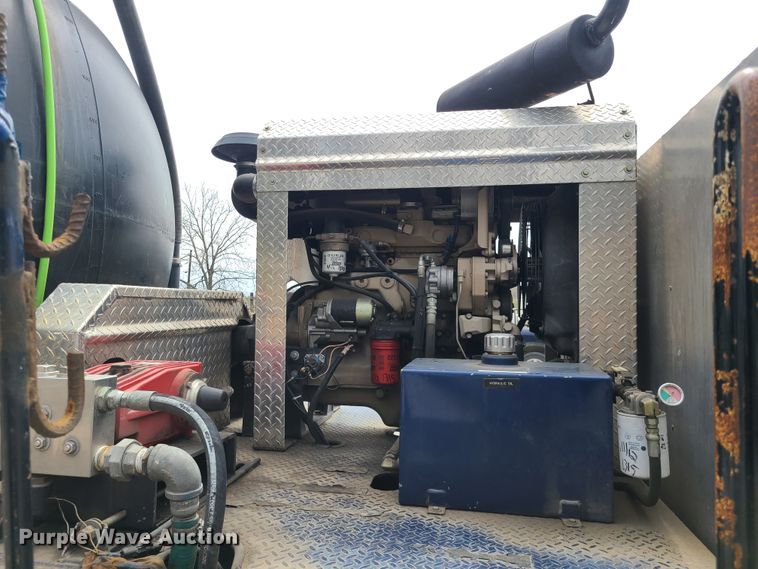 image for item DH5881 2006 GMC 6500  sewer jetter truck