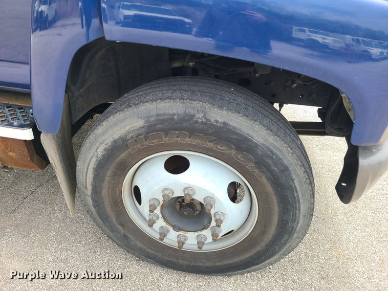 image for item DH5881 2006 GMC 6500  sewer jetter truck