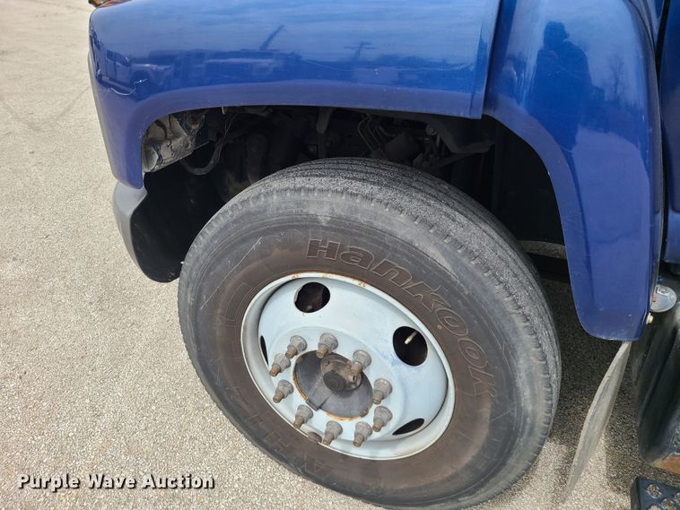 image for item DH5881 2006 GMC 6500  sewer jetter truck