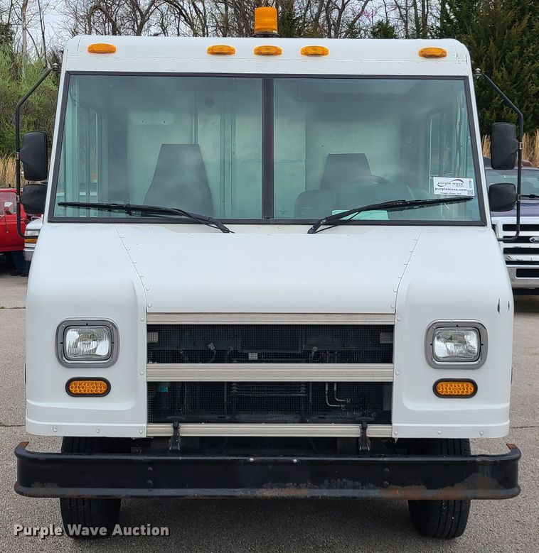 image for item DH5885 2003 Ford E350  delivery truck