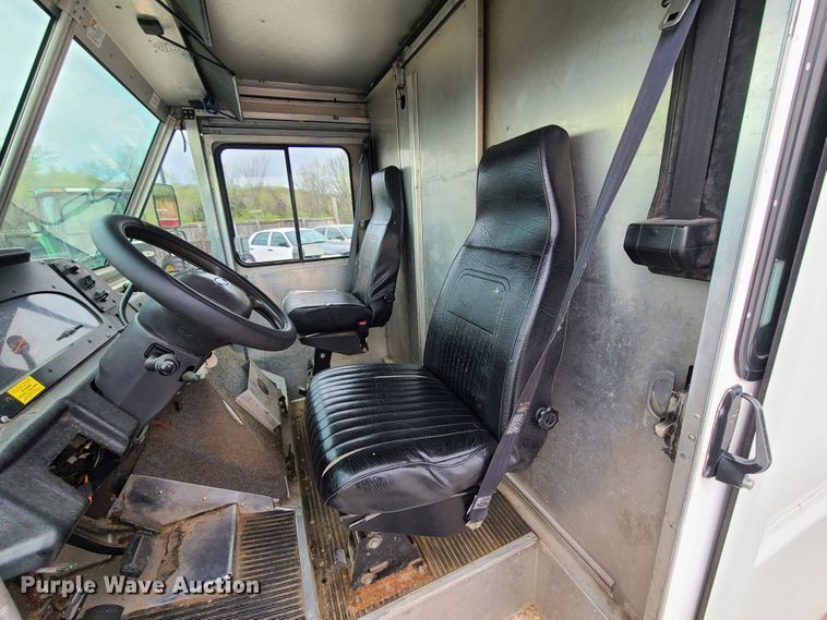 image for item DH5885 2003 Ford E350  delivery truck