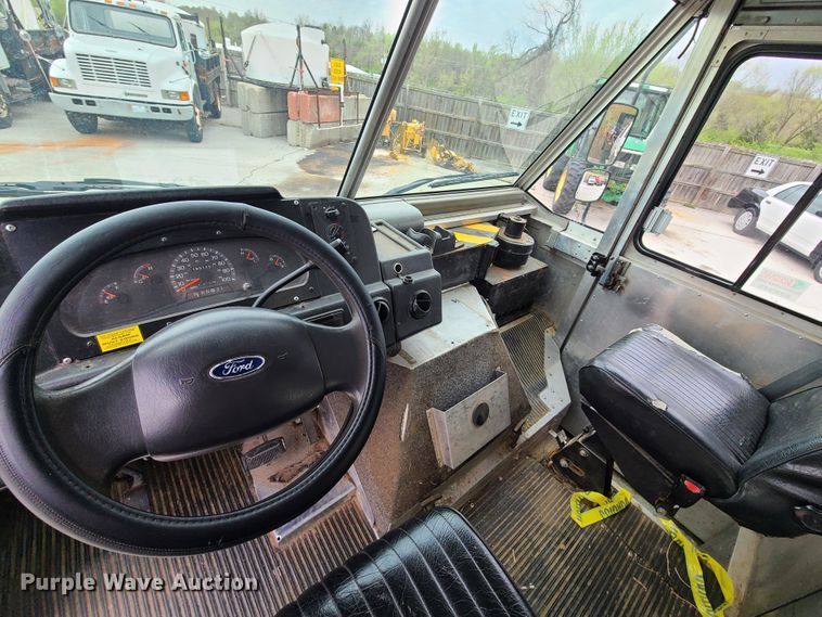 image for item DH5885 2003 Ford E350  delivery truck