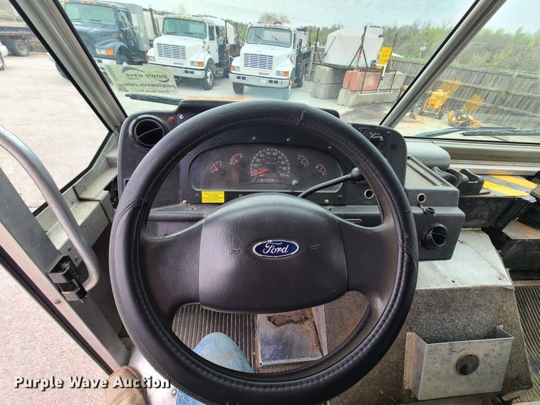 image for item DH5885 2003 Ford E350  delivery truck