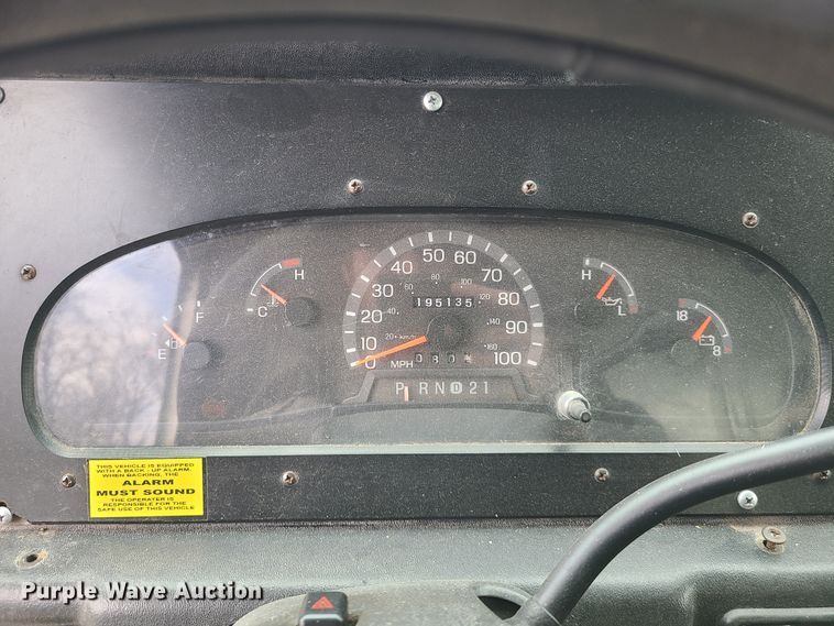 image for item DH5885 2003 Ford E350  delivery truck