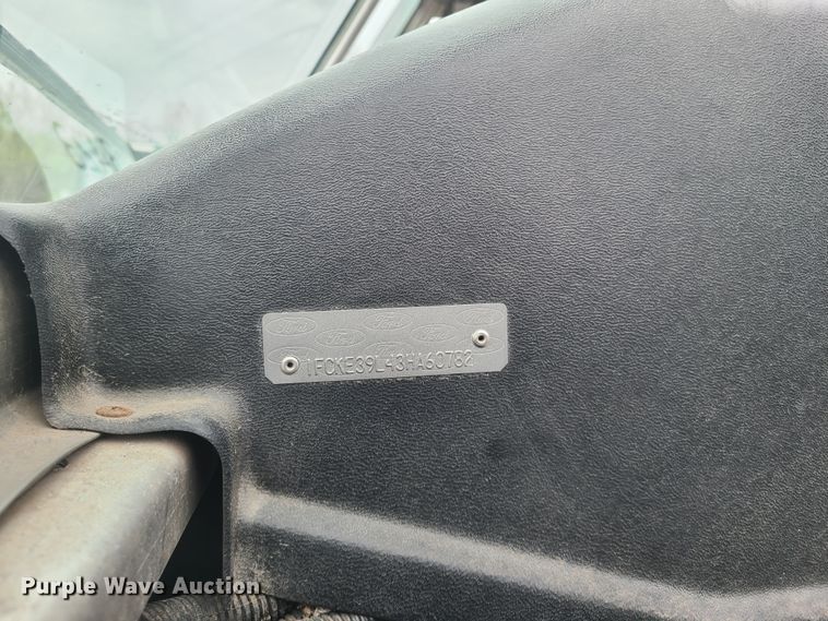 image for item DH5885 2003 Ford E350  delivery truck