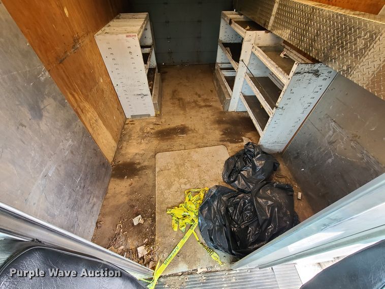 image for item DH5885 2003 Ford E350  delivery truck