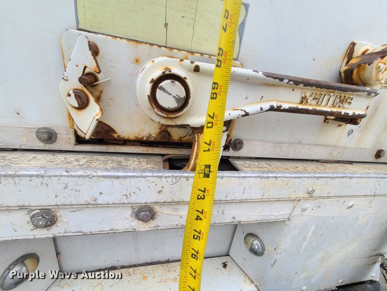 image for item DH5885 2003 Ford E350  delivery truck