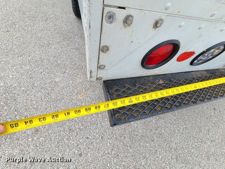 image for item DH5885 2003 Ford E350  delivery truck