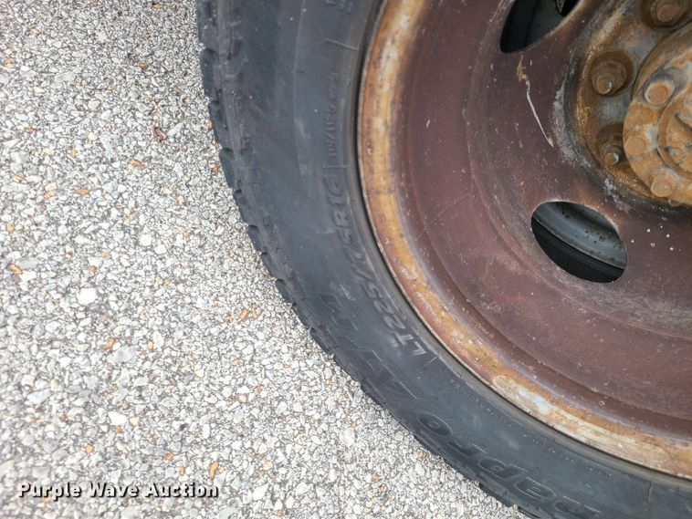 image for item DH5885 2003 Ford E350  delivery truck