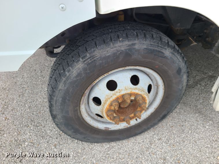 image for item DH5885 2003 Ford E350  delivery truck