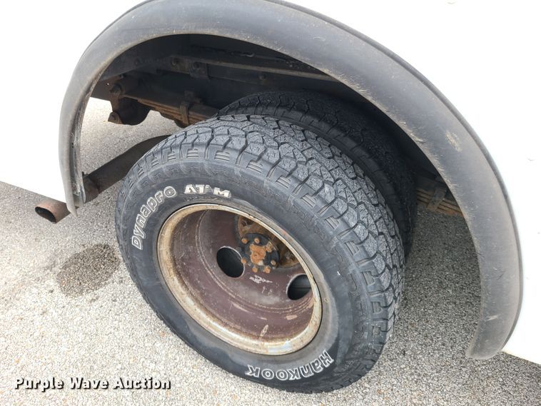 image for item DH5885 2003 Ford E350  delivery truck