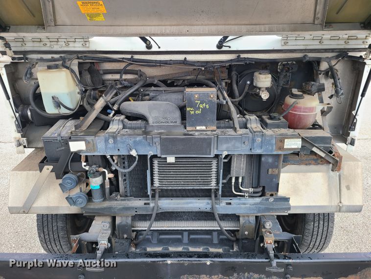 image for item DH5885 2003 Ford E350  delivery truck