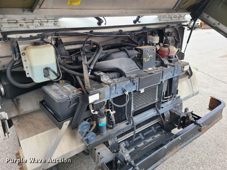 image for item DH5885 2003 Ford E350  delivery truck