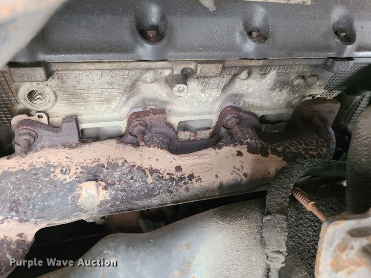 image for item DH5885 2003 Ford E350  delivery truck