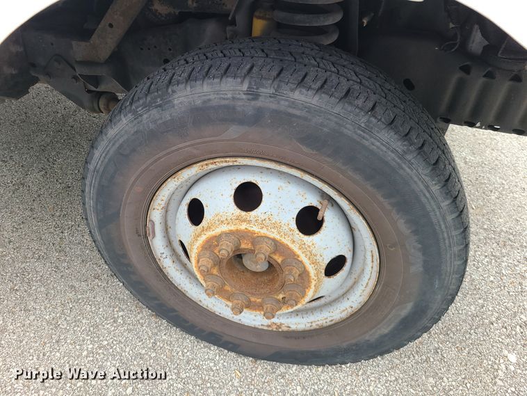 image for item DH5885 2003 Ford E350  delivery truck