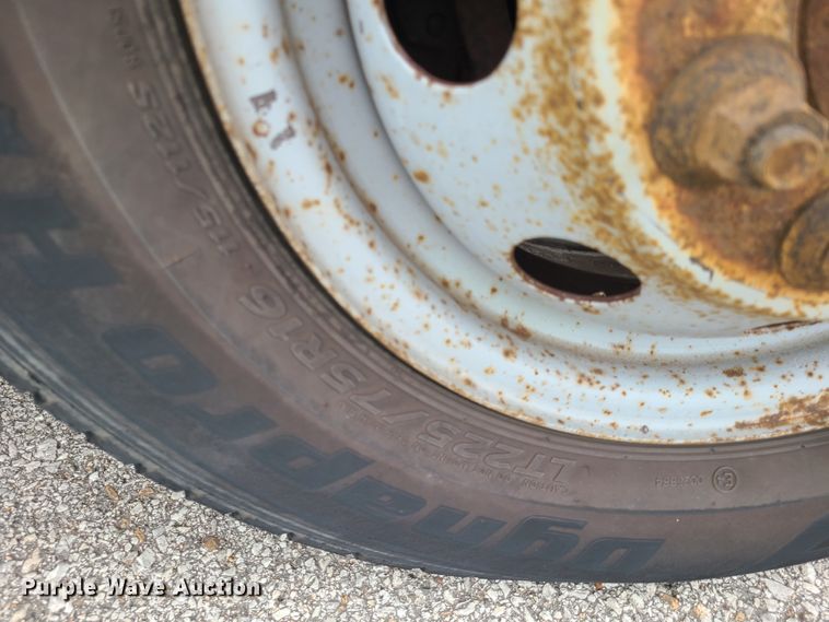 image for item DH5885 2003 Ford E350  delivery truck