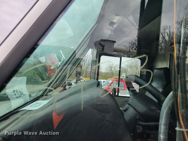 image for item DH5885 2003 Ford E350  delivery truck