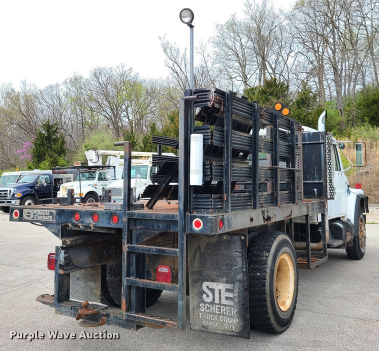 image for item DH5894 1989 International 1754  Crew Cab flatbed truck