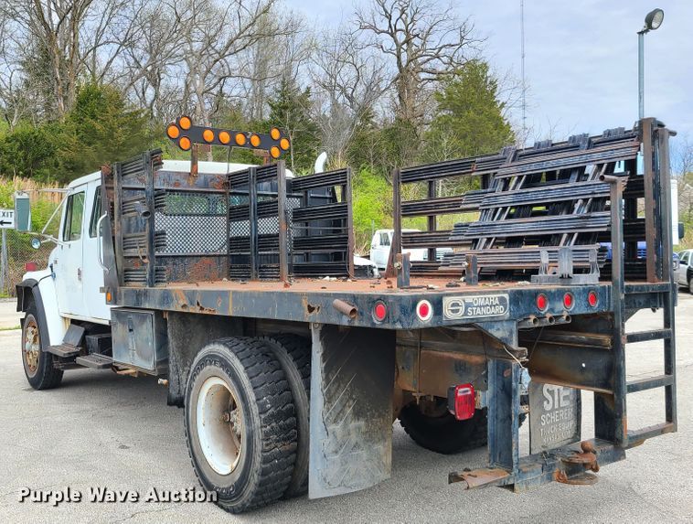 image for item DH5894 1989 International 1754  Crew Cab flatbed truck