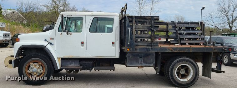 image for item DH5894 1989 International 1754  Crew Cab flatbed truck