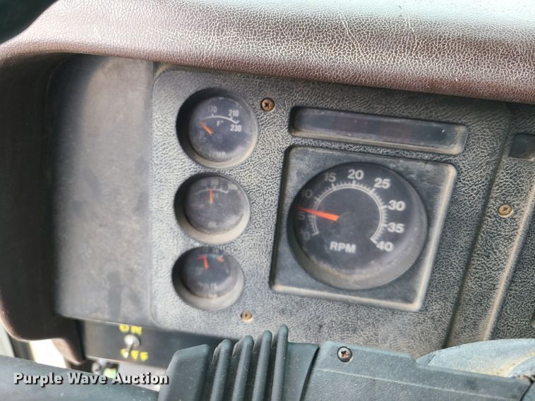 image for item DH5894 1989 International 1754  Crew Cab flatbed truck