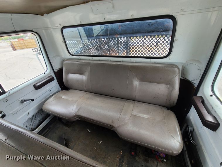 image for item DH5894 1989 International 1754  Crew Cab flatbed truck