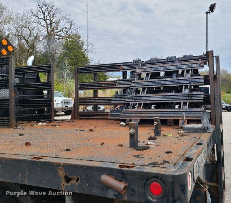 image for item DH5894 1989 International 1754  Crew Cab flatbed truck