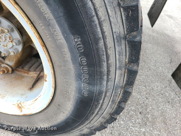 image for item DH5894 1989 International 1754  Crew Cab flatbed truck