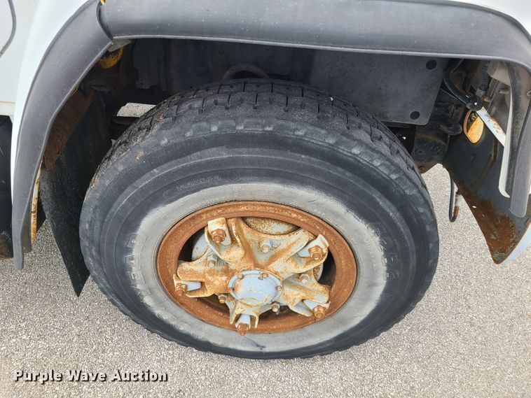 image for item DH5894 1989 International 1754  Crew Cab flatbed truck