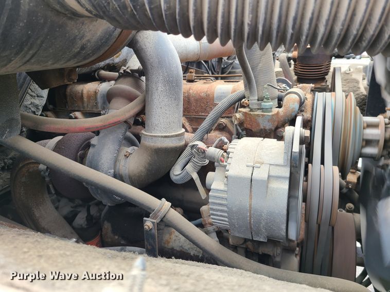 image for item DH5894 1989 International 1754  Crew Cab flatbed truck