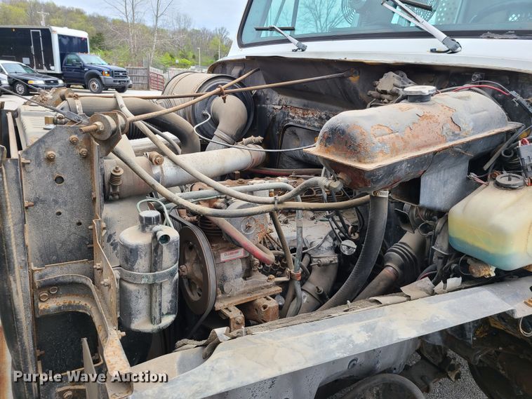 image for item DH5894 1989 International 1754  Crew Cab flatbed truck