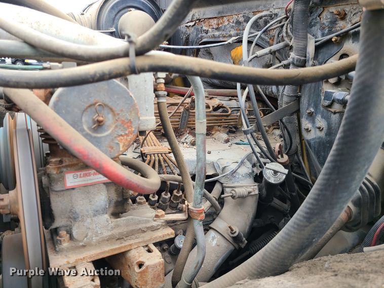 image for item DH5894 1989 International 1754  Crew Cab flatbed truck