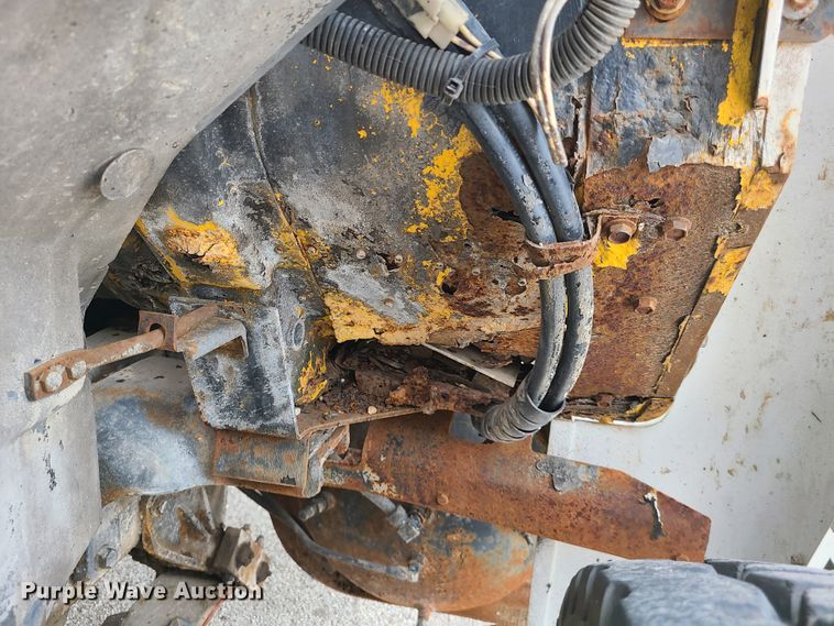 image for item DH5894 1989 International 1754  Crew Cab flatbed truck