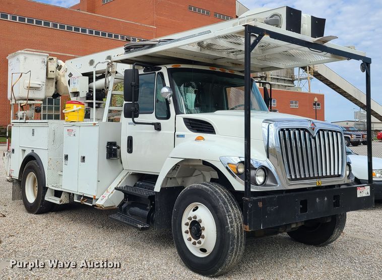 image for item DH5905 2012 International 7300  bucket truck