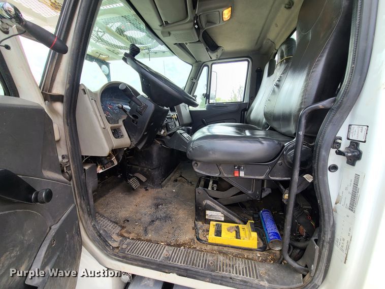 image for item DH5905 2012 International 7300  bucket truck