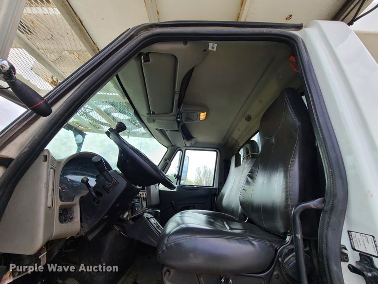 image for item DH5905 2012 International 7300  bucket truck