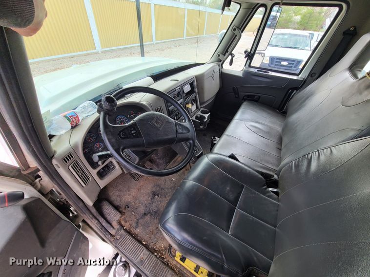 image for item DH5905 2012 International 7300  bucket truck