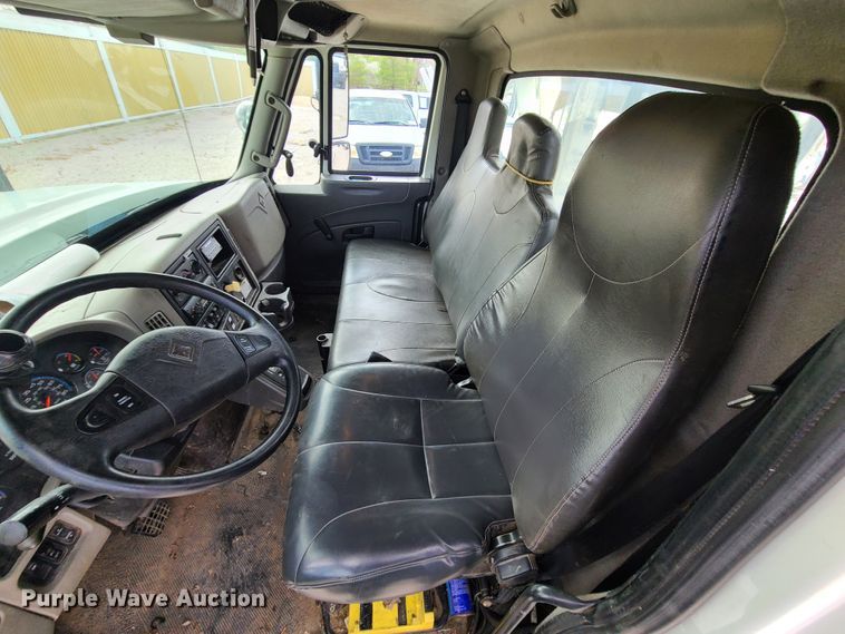 image for item DH5905 2012 International 7300  bucket truck